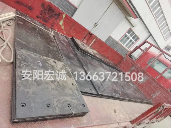 自卸車車底滑板發(fā)貨南寧，安陽(yáng)宏誠(chéng)自卸車車底滑板卸車沒煩惱！